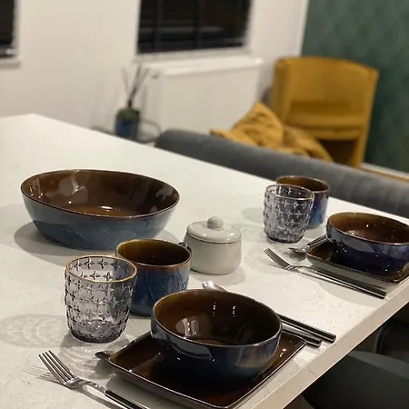 Cozy W/ King Bed Great For Discovering *